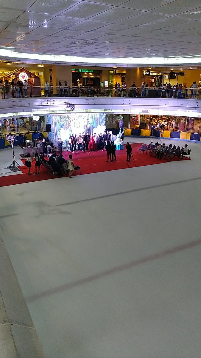 23 tahun hidup di jakarta..
Baru tau ice skate di TA..
Bisa jadi tempat pesta..