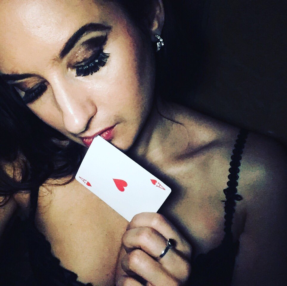 GiddyHeights's tweet photo. Last night @rockyhorroruk when the audience threw #cardsforsorrow #cardsforpain I picked up the #aceofhearts #dontdreamitbeit #lettherebelips #rockyhorror #rockyhorrorshow #rhps @DirectorDan86 @stephenwebb1983 @MalvernTheatres https://t.co/AFyeSP4KyB