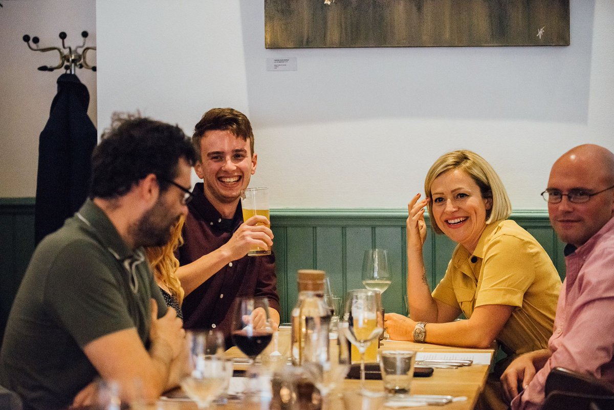 Friday FEEEEEEELS! Join us this weekend - we're open for cocktails tonight, brunch tomorrow, roasts on Sunday and more in between. Opening times and reservations on the website: buff.ly/2Sxyv4X
.
#FridayFeeling #Leedsfoodies #yorkshire #leedsindependents #localproduce