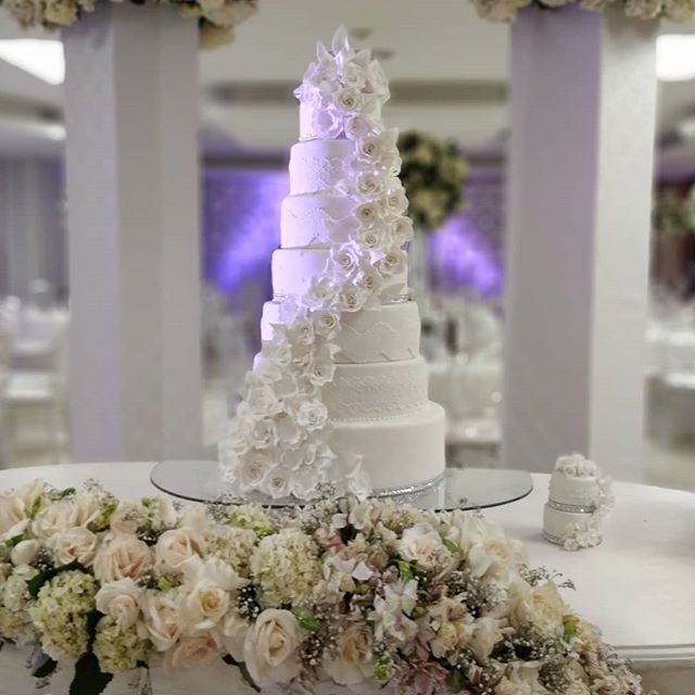 Reposteria's tweet photo. #cake, #PuertoOrdaz, #CiudadGuayana, #boda, #Reposteria, #Bakery, #reposteriafina, #wedding, #weddingcake, #pasteldebodas, #tartadeboda, #fondant, #beatifull, #bodadeensueño, #tortas, #tortasdecoradas, #luxuryweddings, #customcakes, #cakedesign, #cakedesigner, #bodas,#bodasp… https://t.co/Fib0A6FRCu