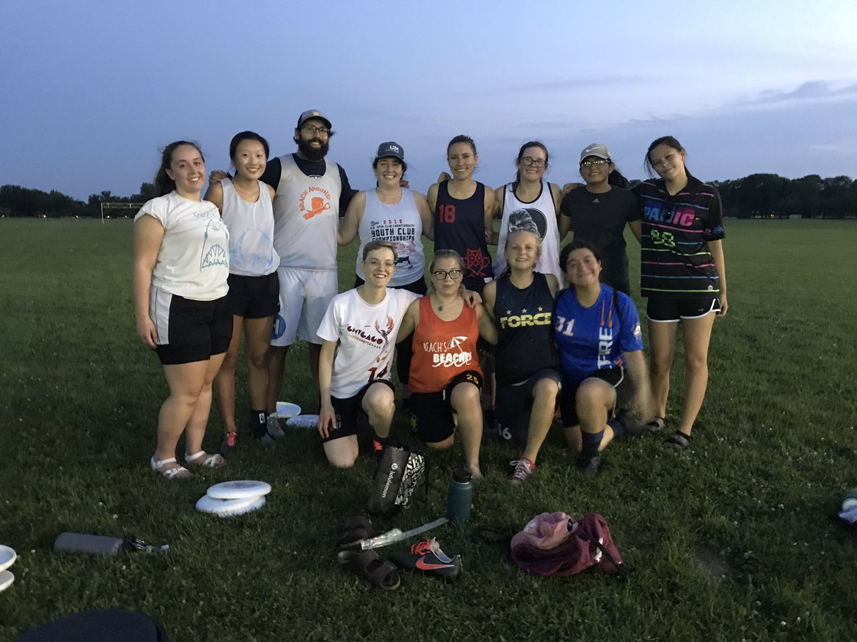 FrenzyUltimate's tweet photo. FrenzYCC practice last night. We cute. 🦈😘 https://t.co/vqJnoZZhYf