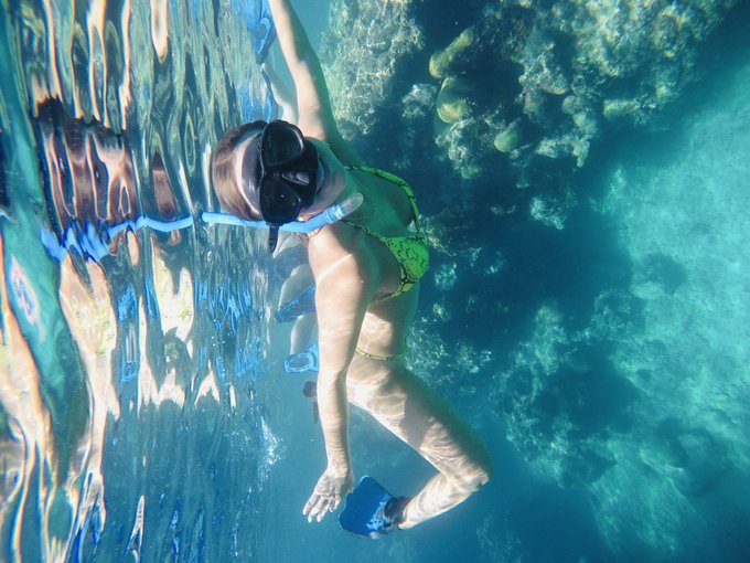 4 pic. Snorkeling in Cuba 💙🇨🇺🐠🐟 #HavanaBleu #Latina #Cubanita https://t.co/q36FPPBlm7