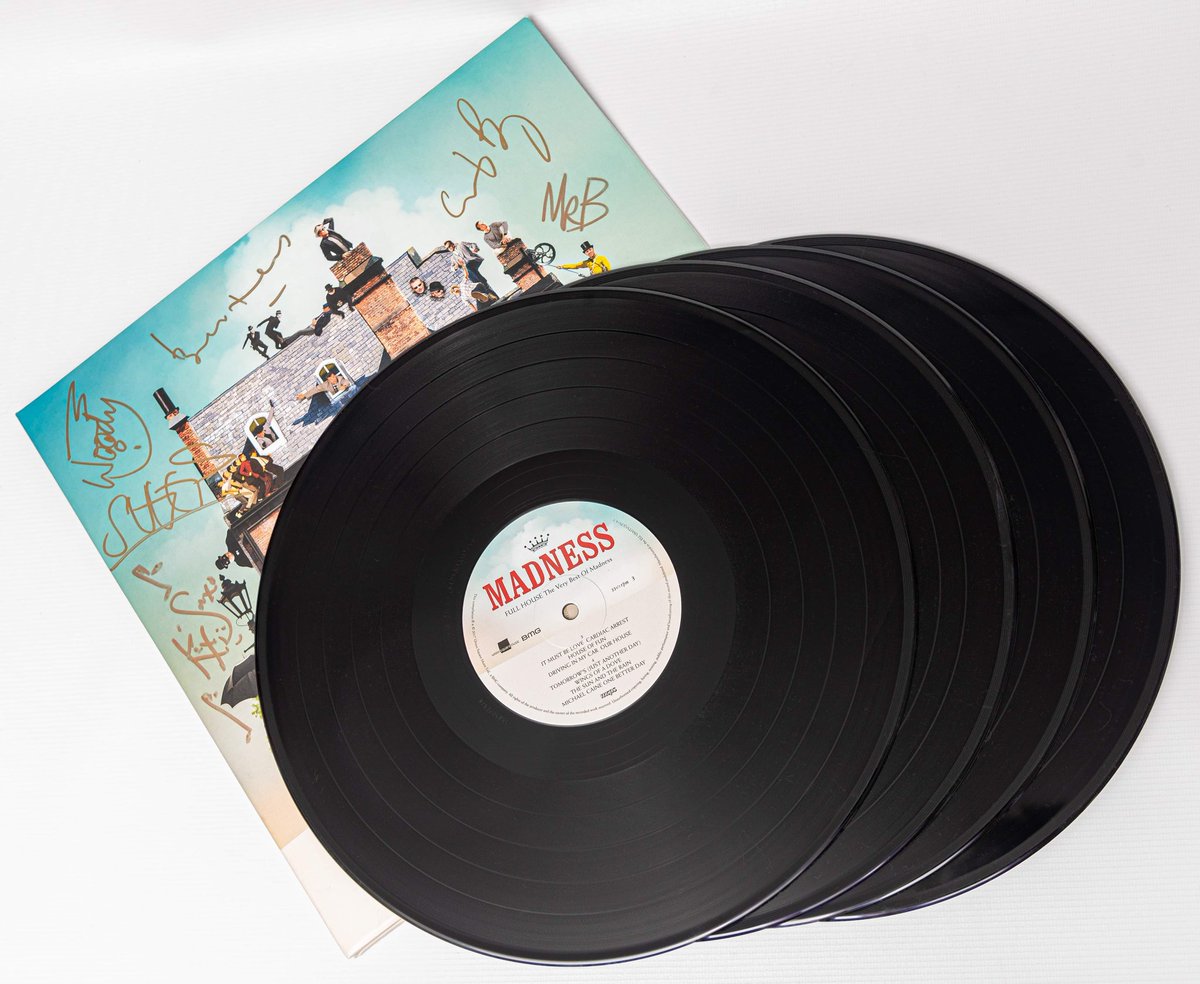 AndrewKelly1983's tweet photo. Signed @MadnessNews Vinyl Set up for auction
 https://t.co/UL9Fcdw6Zk

I'm the concert photographer at Doncaster Racecourse and got the front cover signed by all the current members following the 20th July concert. @SummersBall2019 @PAPYRUS_tweets https://t.co/OqzwWxhFpQ