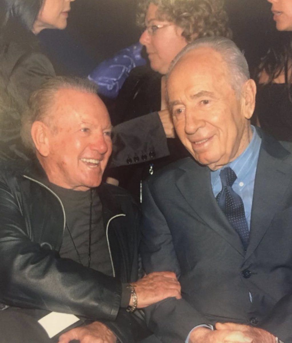 היום זהו יום הולדתו של חברי הטוב שמעון פרס ז״ל , אני מתגעגע לאצילותו, 
לעצותיו,ובעיקר למנהיגות היוצאת דופן 
שלו.
״צריך להעז ולחלום- חלומות קטנים מפחידים אותי״ 
Shimon Peres שמעון פרס #theperescenter #daretodream #shimonperes #DareToCreate #DareToAchieve #DareToDream