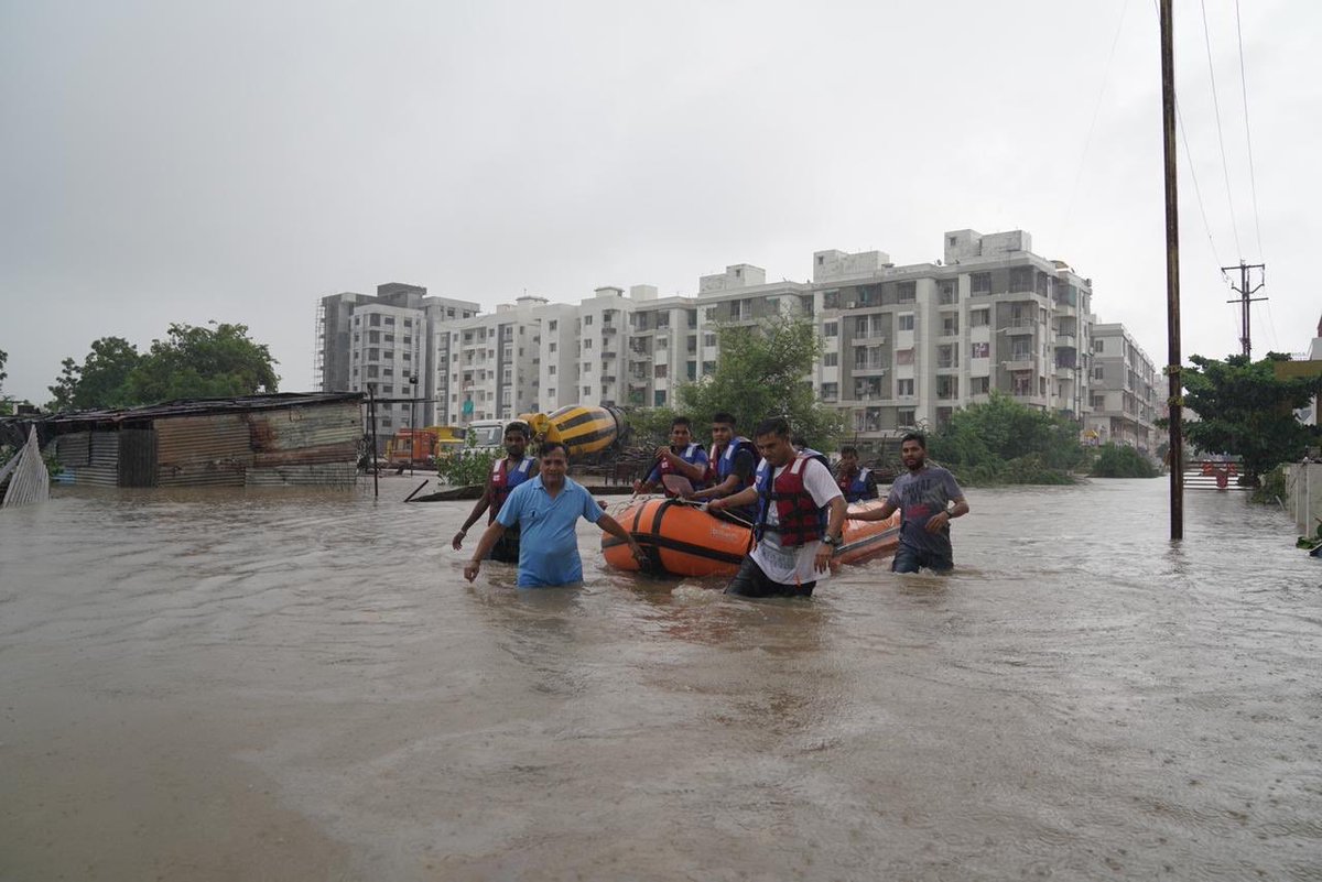 MaitriSisodia's tweet photo. Deployed dedicated teams to help with rescue, relief and food packets distribution in 12 affected villages in Vadodara(Rural).
Oversaw rescue operations in Bajwa. Loss and Damage surveys have also been started. 
#Vadodarafloods https://t.co/8v3Kf7ZISP