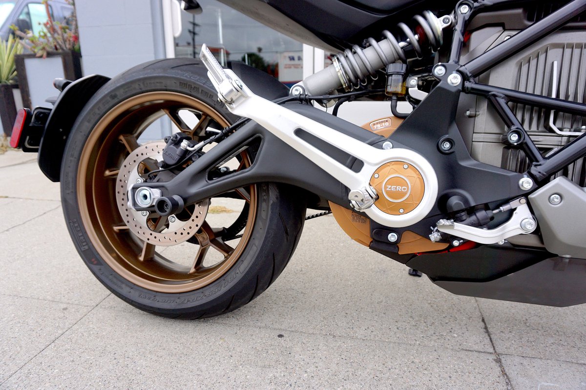 HWoodElectrics's tweet photo. Join #HollywoodElectrics TOMORROW at @BeachMotoLA, 10-4PM for #ZeroSRF #ZeroMotorcycles Test-Rides & #BeachMoto #Motorcycle Gear SALE (up to 50%)!
MeetUp with #MotorRev Suspension Tuning, @Alpinestars TechAir Demos, @Champ_School Seminar, @IMotorbikes, & Food/Drinks from @REVIT! https://t.co/rhSy2inhom