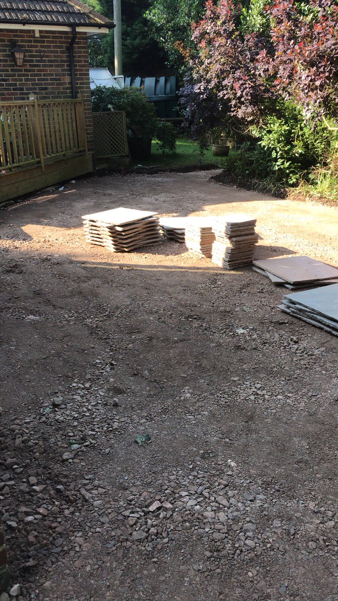 BuckinghamsLand's tweet image. Good progress in the last 2 days on our Ansty project. Raj blend Indian sandstone slabs with some steps and pathways to come #hardlandscaping #hardlandscapingdesign #patio #indiansandstonepaving #paving #naturalstone