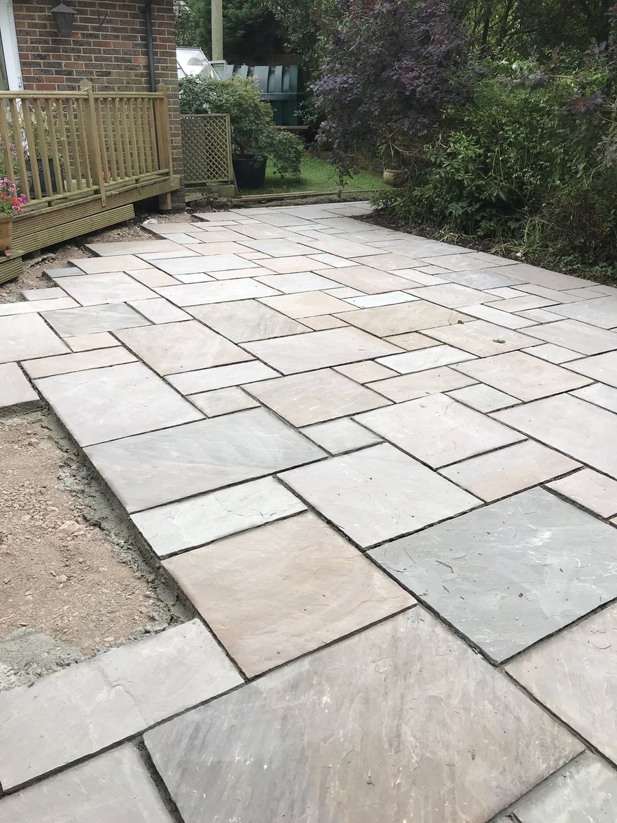 BuckinghamsLand's tweet image. Good progress in the last 2 days on our Ansty project. Raj blend Indian sandstone slabs with some steps and pathways to come #hardlandscaping #hardlandscapingdesign #patio #indiansandstonepaving #paving #naturalstone