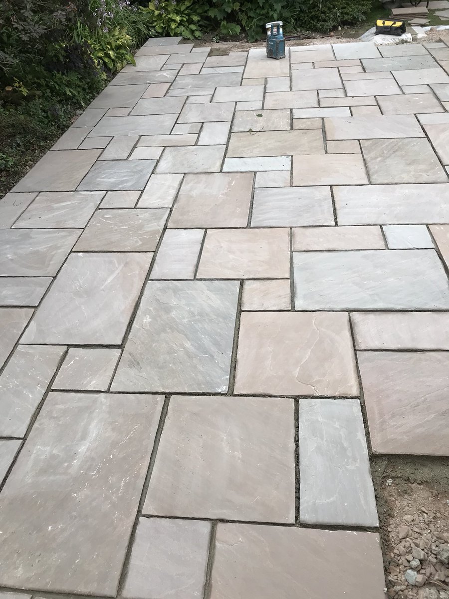 BuckinghamsLand's tweet image. Good progress in the last 2 days on our Ansty project. Raj blend Indian sandstone slabs with some steps and pathways to come #hardlandscaping #hardlandscapingdesign #patio #indiansandstonepaving #paving #naturalstone