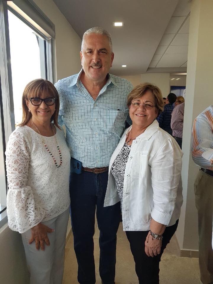 Felicito a <a href="/MargaritaNolasc/">Margarita Nolasco</a> y le deseo lo mejor en el nuevo camino que recién emprede como directora de la Administración de Compensaciones por Accidentes de Automóviles (ACAA). Te agradezco por el excelente trabajo realizado desde el <a href="/SenadoPR/">Senado de Puerto Rico</a> durante todos estos años.