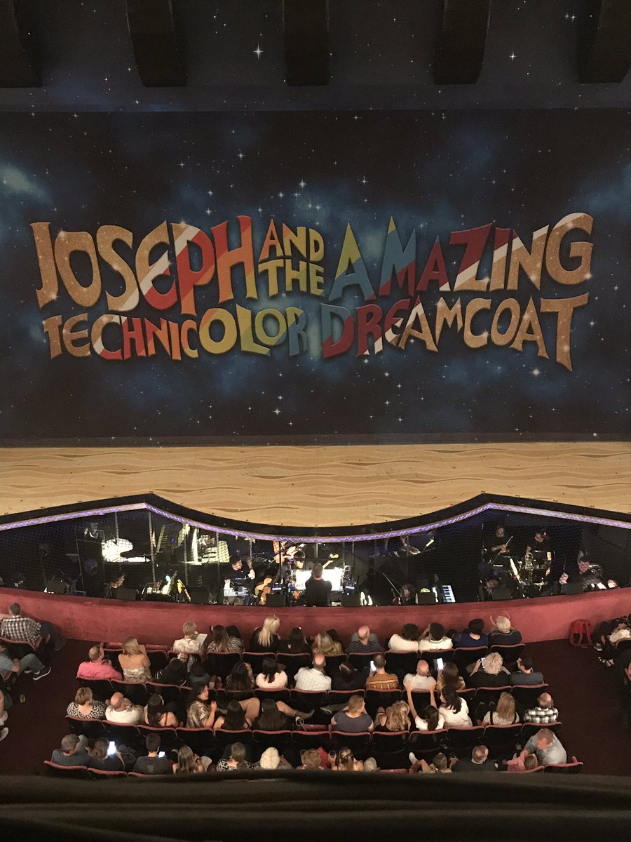GregFHall's tweet photo. One song in and the curtain is down for Joseph and the amazing technicolor malfunction #whoopsie #dreamcoat https://t.co/BoaGOR4bP0