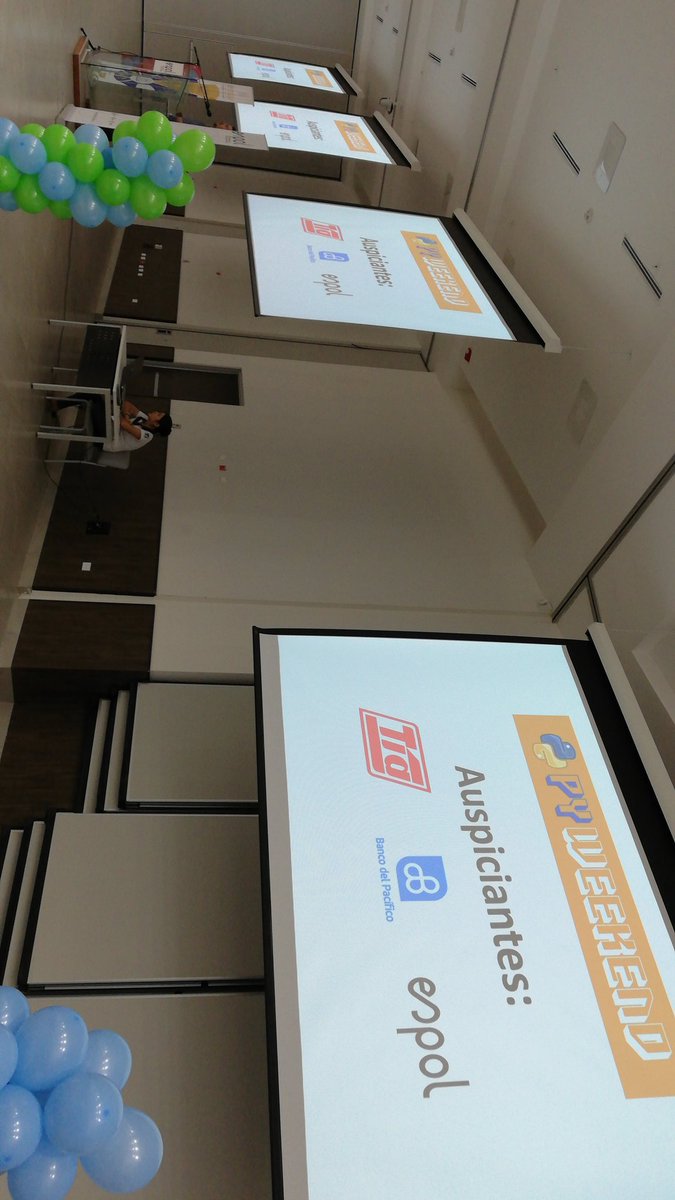 SamBek99's tweet photo. Machine Learning, tema principal del #pyweekendespol #pyweekend4e @pyweekend https://t.co/76DxMnLHJQ