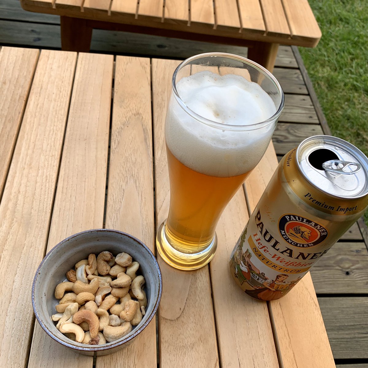 Olloven's tweet photo. “Munkenes sted”, München, er hjemsted for @PaulanerPresse. Deres fløjlsbløde, ufiltrerede #hvedeøl smager himmelsk. Det er en sød, afrundet Hefe-#Weißbier med et stort flot, hvidt skum. En nydelse som #aftenøl. https://t.co/Ro4HaiJzM3