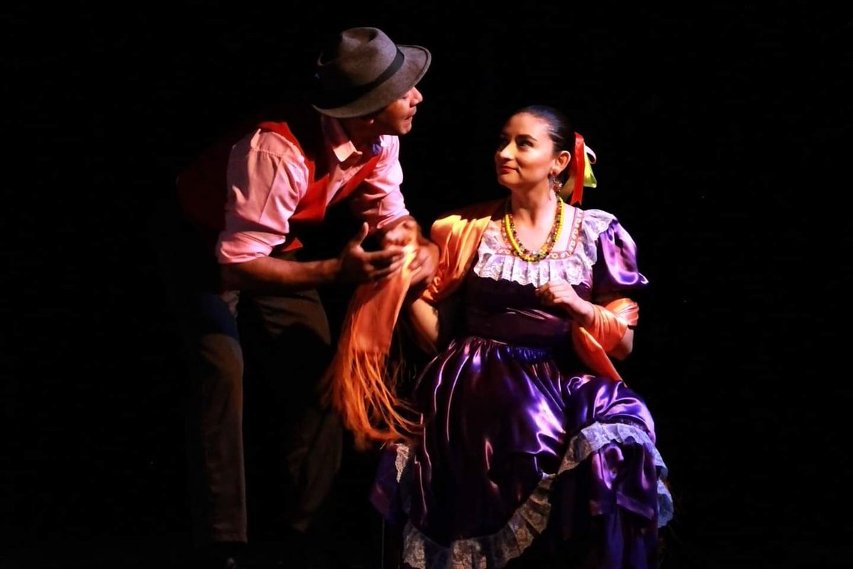olindasalguero's tweet photo. Por encima de nuestras diferencias #SomosCentroamérica y eso se nota+ en el arte y cultura de nuestros pueblos. El otro día se presentó el Ballet Folklórico del @INGUAToficial @INGUAT en #ElSalvador Una presentación llena de magia y tradición #EntreHermanos #CorazonDelMundoMaya https://t.co/XFAVgSehRs