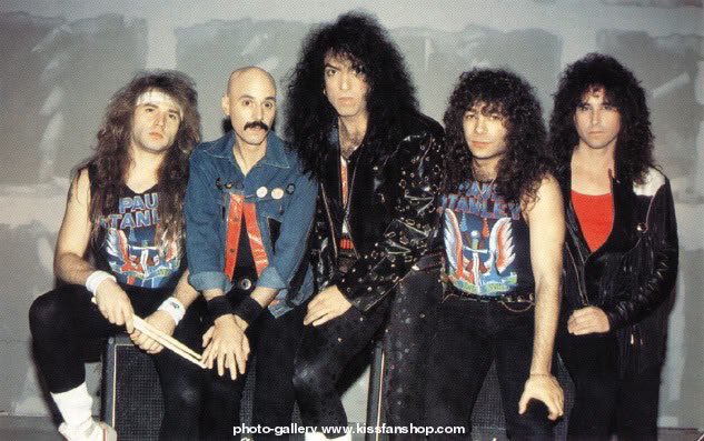 Flashback Friday !!,
THE PAUL STANLEY BAND 1989 ! Eric Singer , Me , Paul Stanley , Gary Corbett and Dennis St James , right before going on stage !,,
🎼⭐️⭐️🎸🎸🥁🎹🎸🎤⭐️⭐️🎼