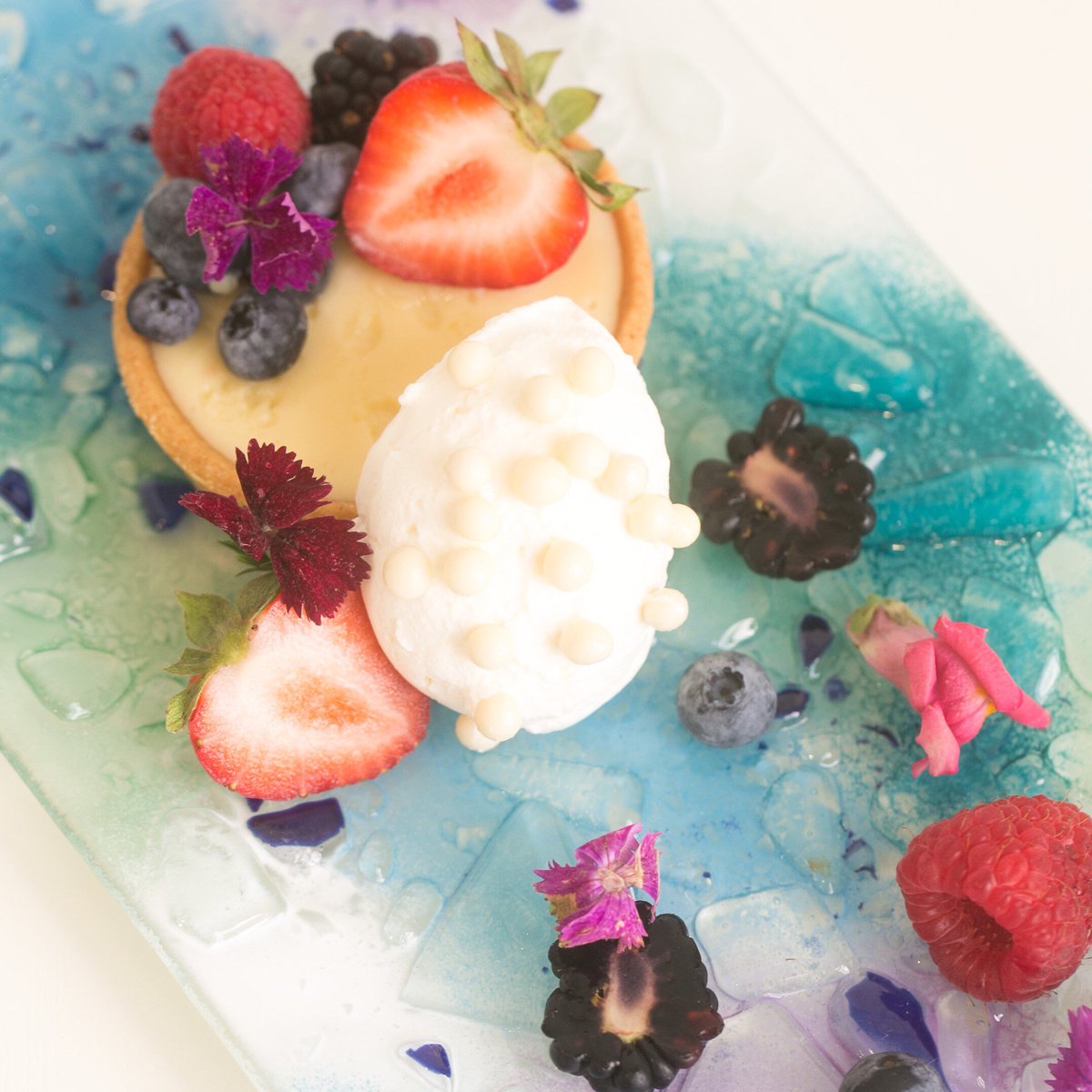 When the dessert almost looks too beautiful to eat! 😍 Like if you agree
•
•
•
•
•
•
#fgfcatering #dallascatering #texascatering  #foodies #dfwcaterers #specialevents #desserts #freshfruit #foodart #beautiful #delicious