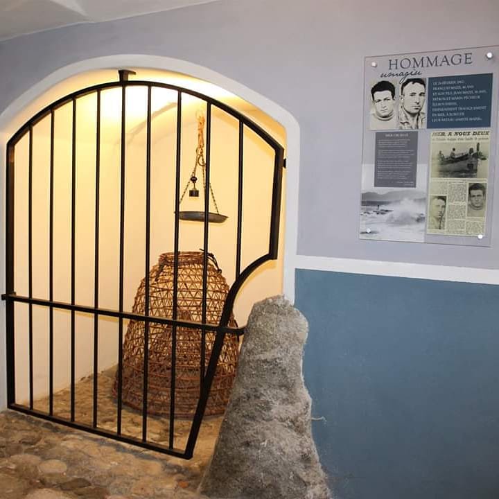 Cità di L'Isula - Ville de L'Île-Rousse tweet media