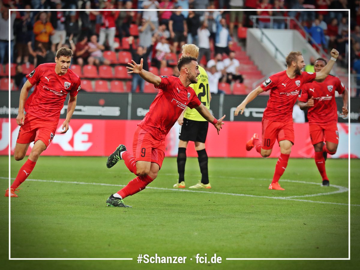 Schanzer's tweet photo. Lang angelaufen und am Ende den Knoten so richtig platzen lassen! 🤩💥💥
Die #Schanzer bezwingen den @fwk_1907 verdient mit 3:0!
Der Spielbericht zu #FCIFWK: https://t.co/0ISIKJADt3 https://t.co/5cMb9wJXGV