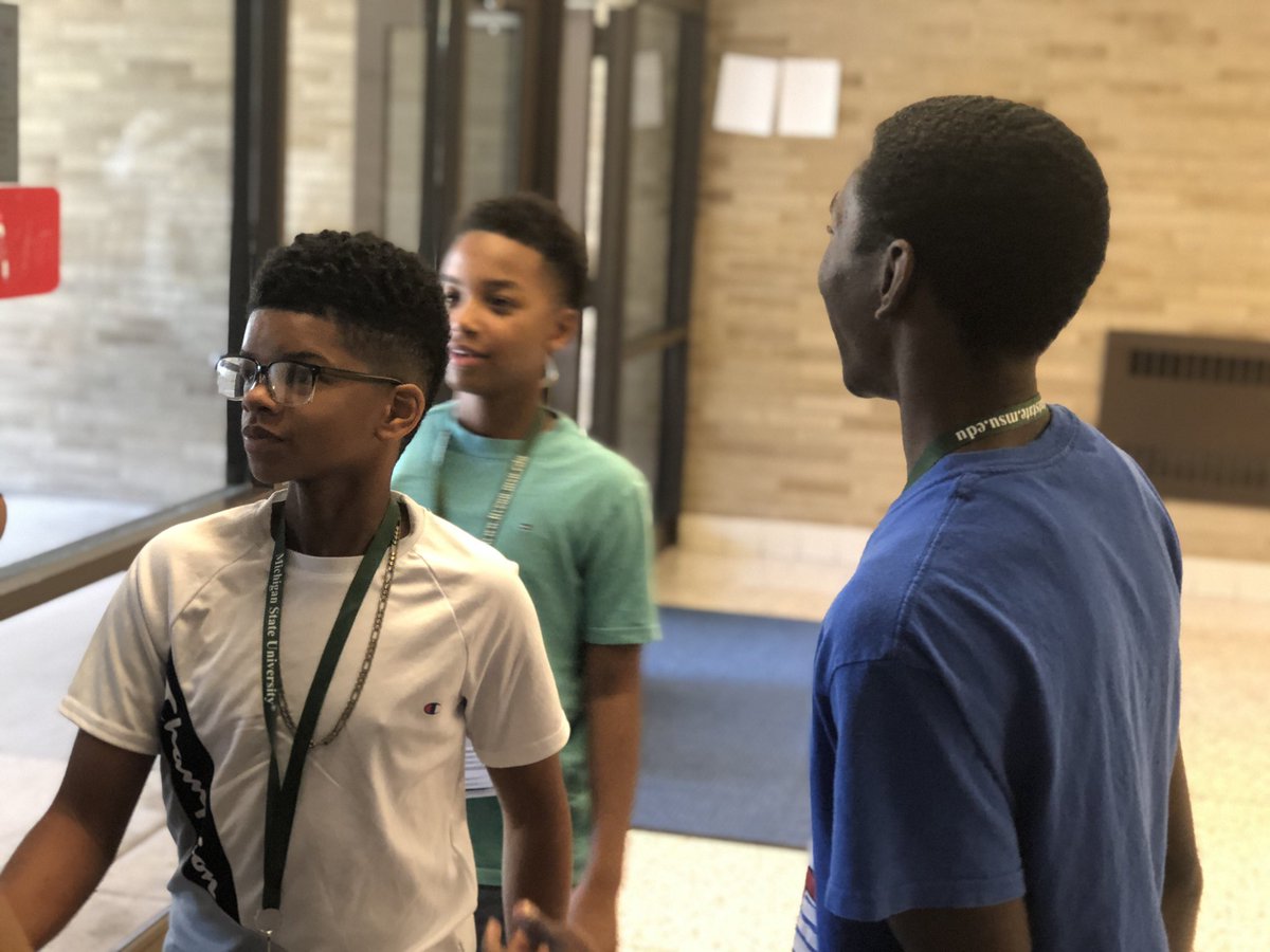 AlphaMidwestLDI's tweet photo. Serving the community is what we do!! PERIOD! 🤙🏽 We're here helping Gardner International Magnet School prepare for the school year! https://t.co/fviWweL7XV