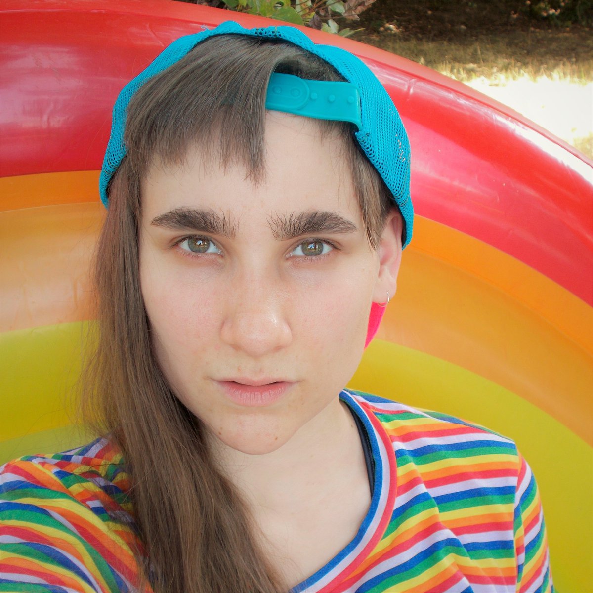 maryancoincoin's tweet photo. Bouée gonflée juste pour les photos xD
#bigbrows #rainbow #arcenciel #colorful #multicolor #nonbinaire #nonbinary #ThisIsWhatNonBinaryLooksLike #androgyne #androgynous #summer #Ete2019 #queerbeach https://t.co/etztO3AFEN