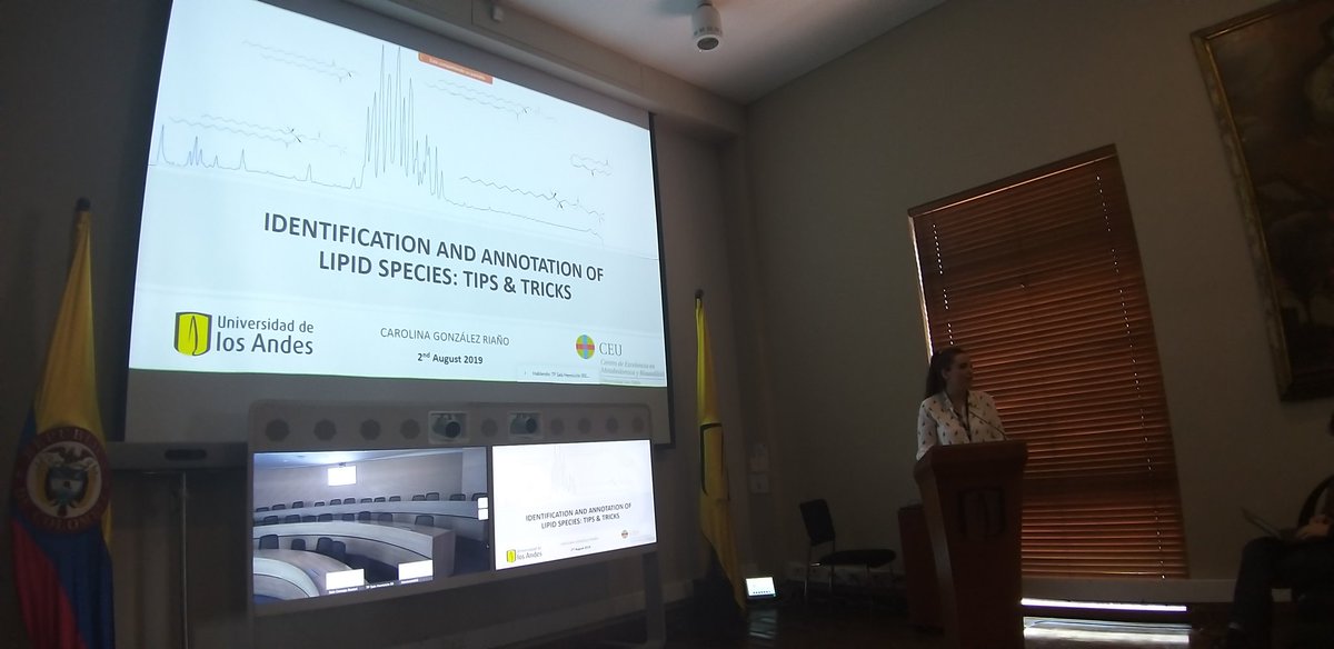 metcoreuniandes's tweet photo. Dr. González-Riaño teaching us the tips and tricks in lipid annotation @CarolGlez1990 @metabolomicaceu #metcore school #lipidomics https://t.co/daUzDl4fRI