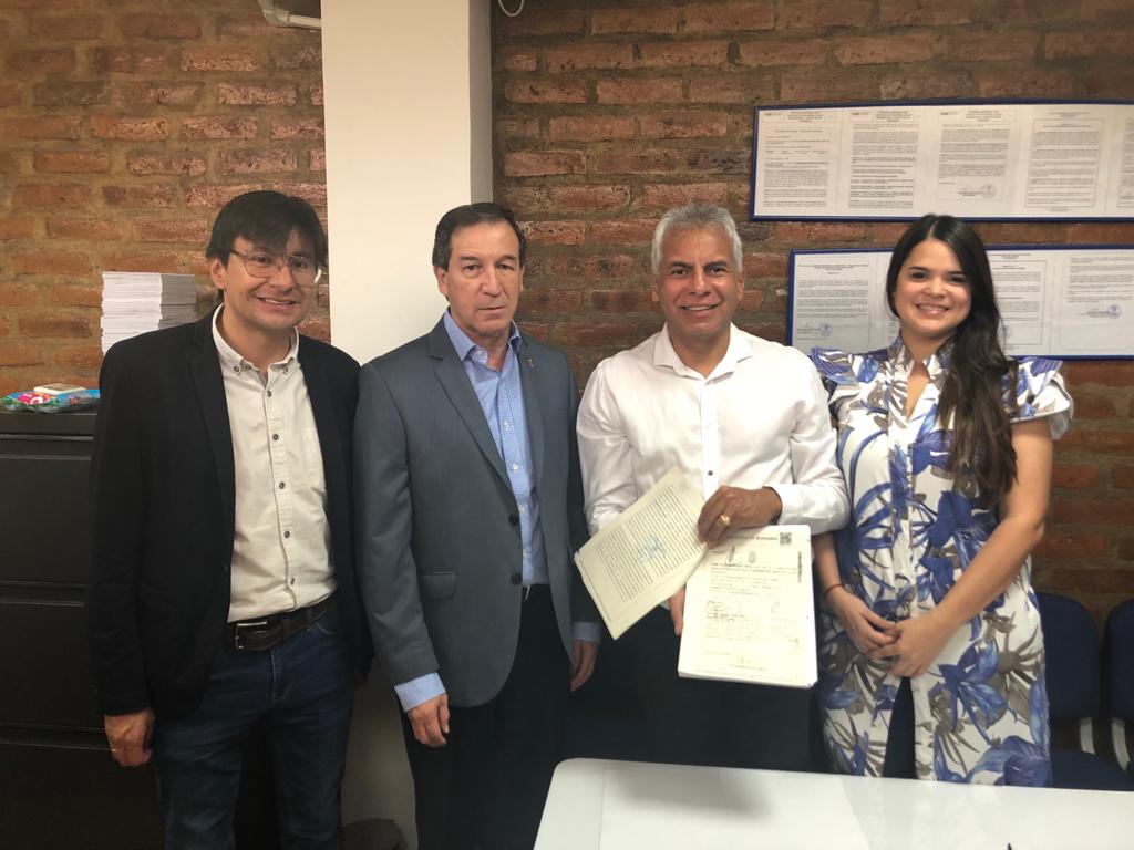 alcaldiaduitama's tweet photo. ¡La Donación del Molino Tundama es una realidad! 
En este momento desde la Notaría 2a de Palmira Valle se realiza la firma de las escrituras de donación del MolinoTundama por parte de la Harinera del Valle al municipio de Duitama. Ver: https://t.co/KuYlgNNHHK https://t.co/Lo2svdcdxD