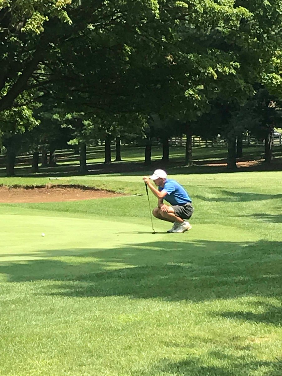 coach_huff4's tweet image. Parker Smith at our first golf tourney of the year in Lexington. Playing really  well.