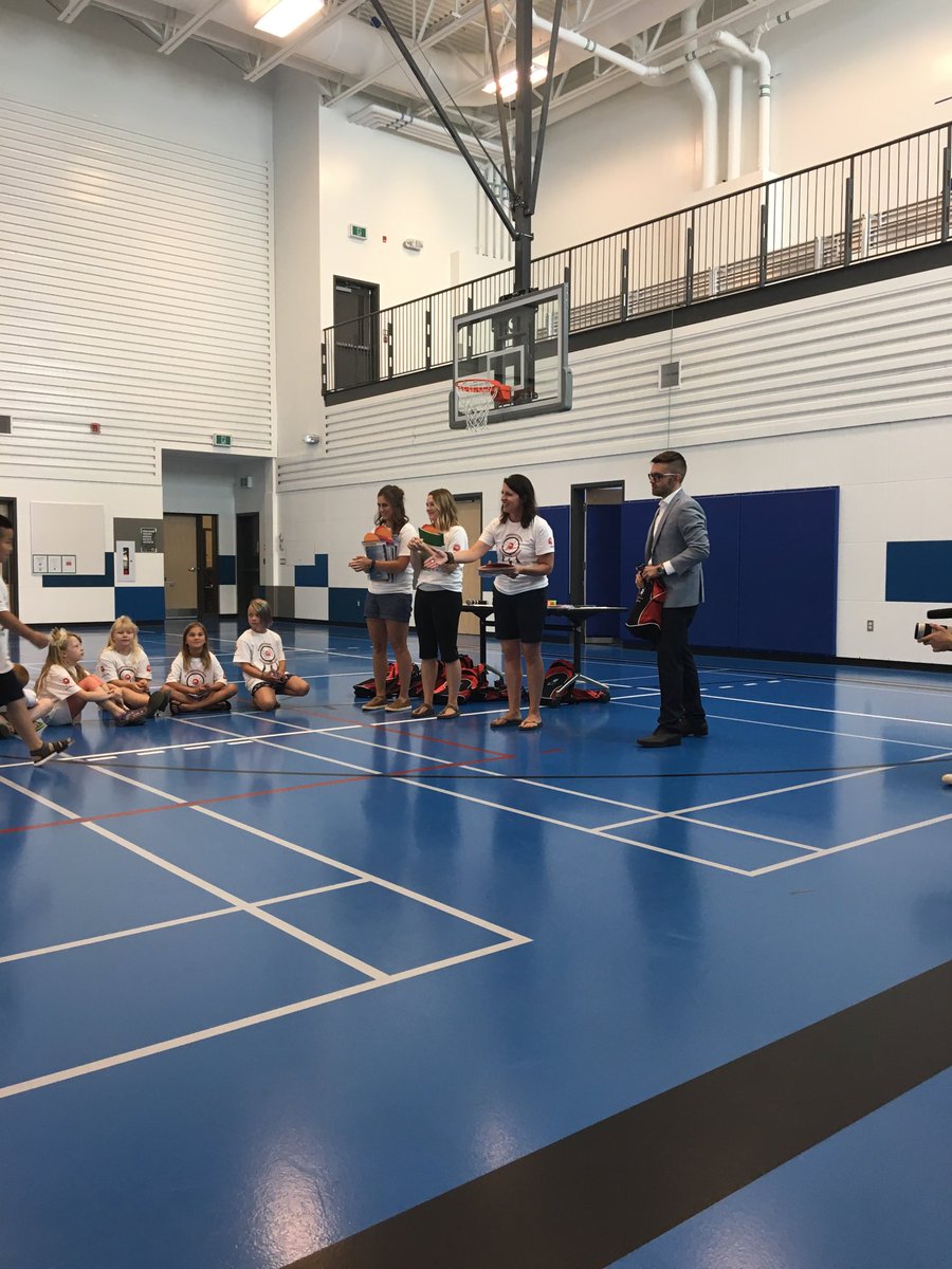 Thank you to dedicated staff for providing an amazing literacy experience for our kids and to knight Dodge and ⁦<a href="/UnitedWay/">United Way</a>⁩ for all of your support ⁦@ChinookSD⁩