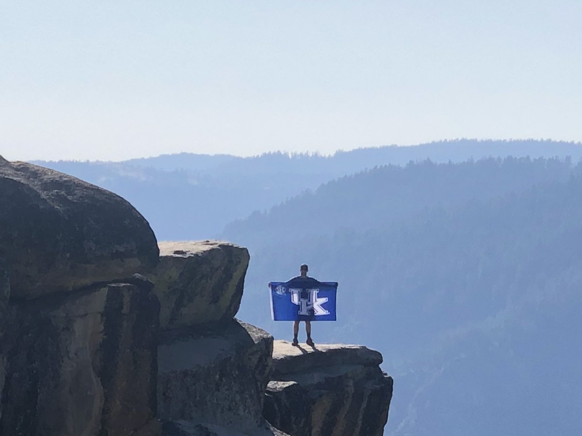 austindlee24's tweet photo. Best week out in California at Yosemite. Reppin the Cats everywhere I go. @MrsTylerKSR @DrewFranklinKSR @KySportsRadio @UKAthletics @KentuckyMBB https://t.co/wTmJYS0Sud