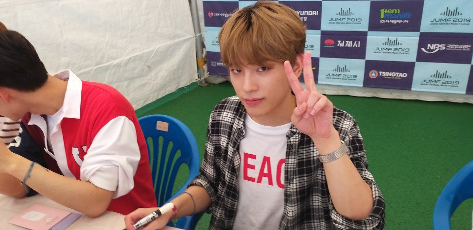 paranoidxstar's tweet photo. Los Chicos hoy en JUMF, en la firmas de fanáticos.
⠀⠀⠀
©️to the owner
#W24 #world24hours #김종길 #더블유투웬티포 #쇼음악중심 #솔파미레도 #NewSong #프로스펙스 #EVERYCHILE #solfamiredo #EVERY_W24 #w24fam #에브리 #W24Chile #SHOWUP #JUMF https://t.co/w31pg77uot
