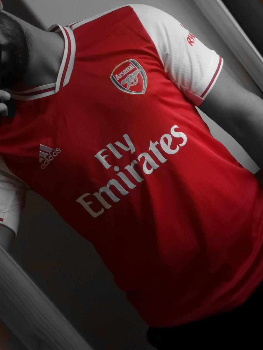 Samm_THenry's tweet photo. @Arsenal by @KitPlugUK 😍 🔴 👌🏽 https://t.co/kykXJs4cAE