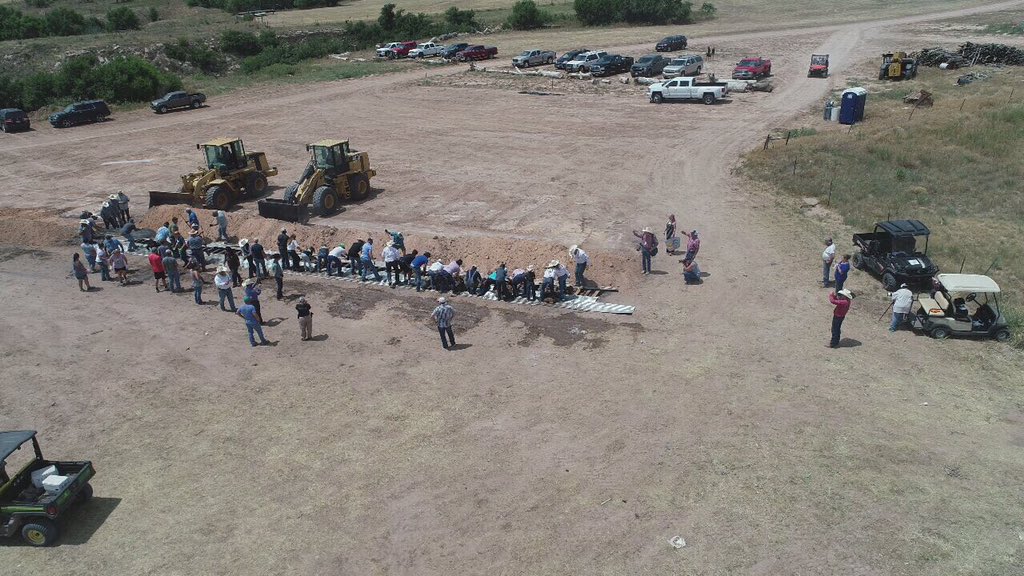 lathemfarms's tweet photo. Loaded each pit in under 2 minutes. #XIT #BBQ #WorldsLargestFreeBBQ #Tradition #Dalhart #Texas #XITRodeo https://t.co/JEWJjBHCdh