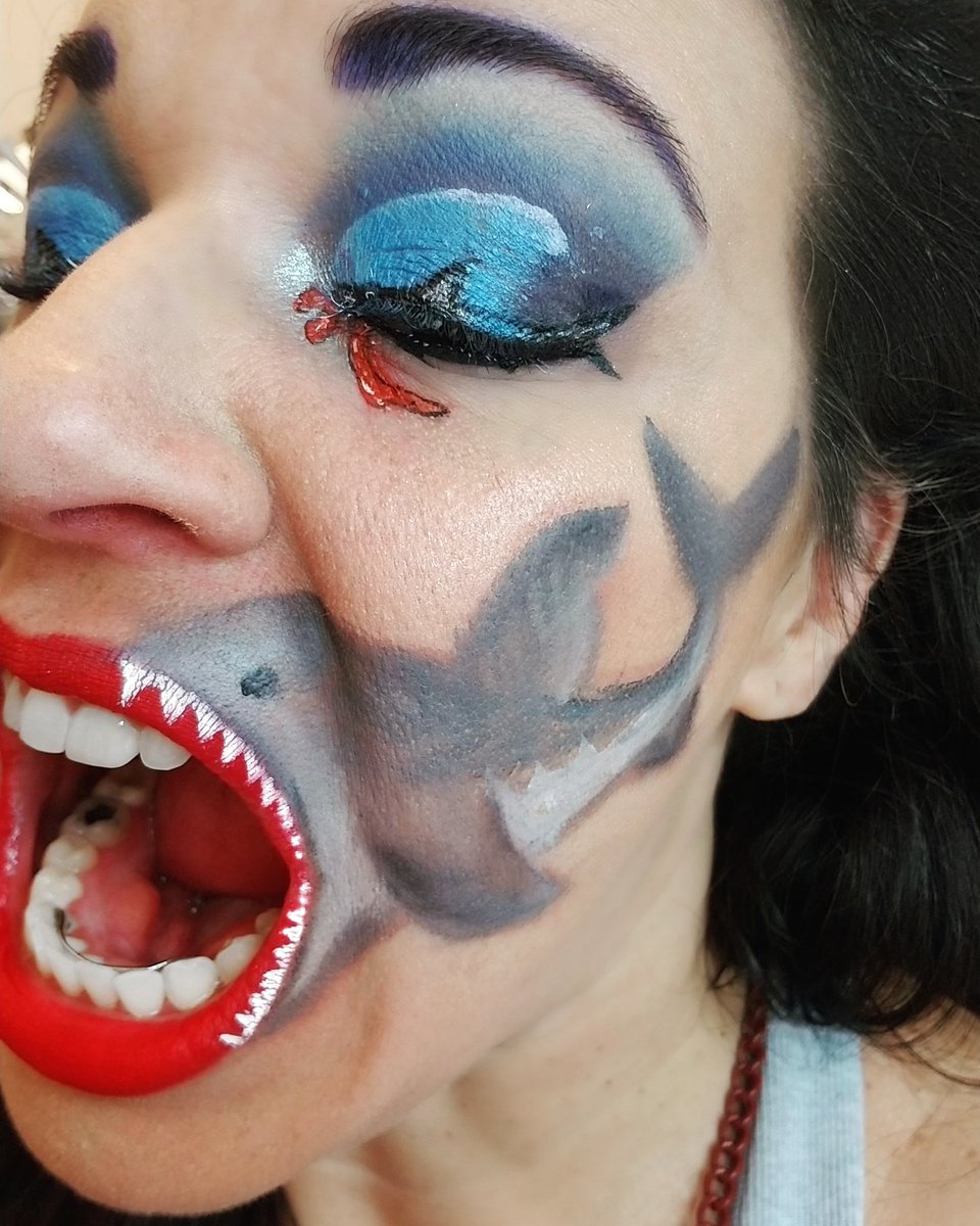 AmberWood422's tweet photo. SHARK WEEK!! 🦈 Inspired by the amazing @abbyrartistry. Such talent!
Give me some sharks in the comments if you love SHARK WEEK! 🦈💕
#sharkweek #sharkweekmakeup #SharkWeek2019 #sharkmakeup #makeupartist #makeup
#sharks #jeffreestarcosmetics #morphebabes #mnyitlook https://t.co/28CrRzv9fN