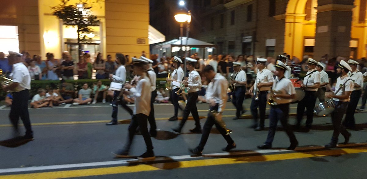andresalis's tweet photo. #paliodelgolfo2019 #sfilata #borgate #lasoezia https://t.co/F3rcxqsGji