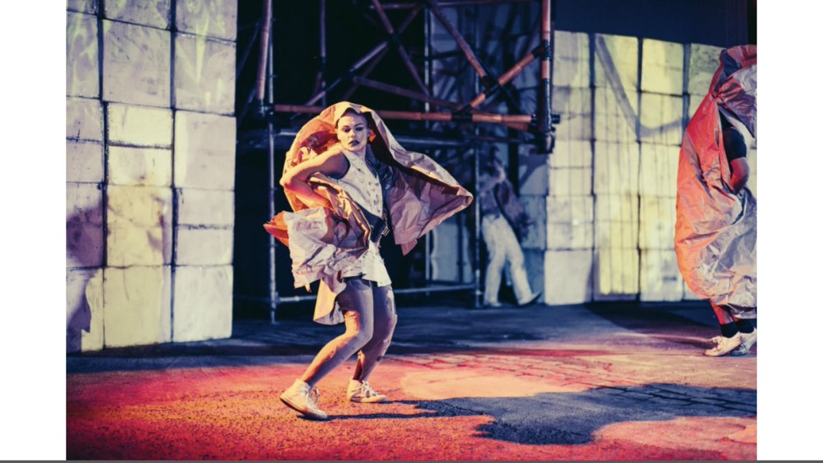 operacivil's tweet image. 1400 Menschen am Mainufer der Sommerwerft schauen jetzt das outdoor #Theater ‚Traum einer Sache‘ - 50 Jahre nach d 68er ist die Suche nach dem #Beginn des #Wiederstands weiterhin aktuell #systemchange #ExtinctionRebellion #Frankfurt #FridayFeeling Mit #Kultur gehts besser