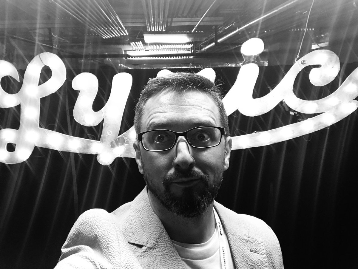 piercingwit's tweet image. I’ve enjoyed being the green room concierge at #SlossTech2019 - great to experience backstage ⁦@LightUptheLyric⁩