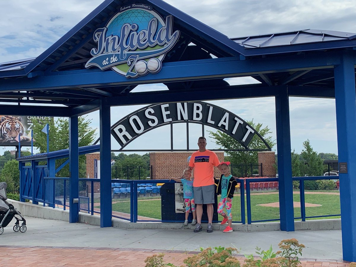 Hymie8's tweet photo. I still remember sitting in RF in 2001 and watching President Bush throw out the 1st pitch to start the CWS. https://t.co/iMBo0YHvLx