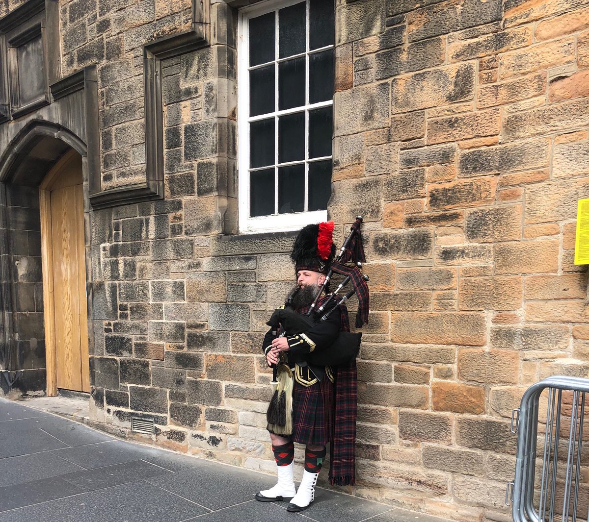 DundeStu's tweet photo. Sightseeing in Edinburgh! https://t.co/LZ7Cyjqfvm