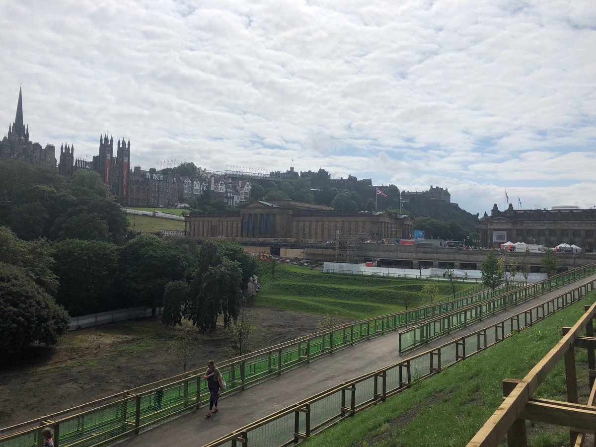 DundeStu's tweet photo. Sightseeing in Edinburgh! https://t.co/LZ7Cyjqfvm