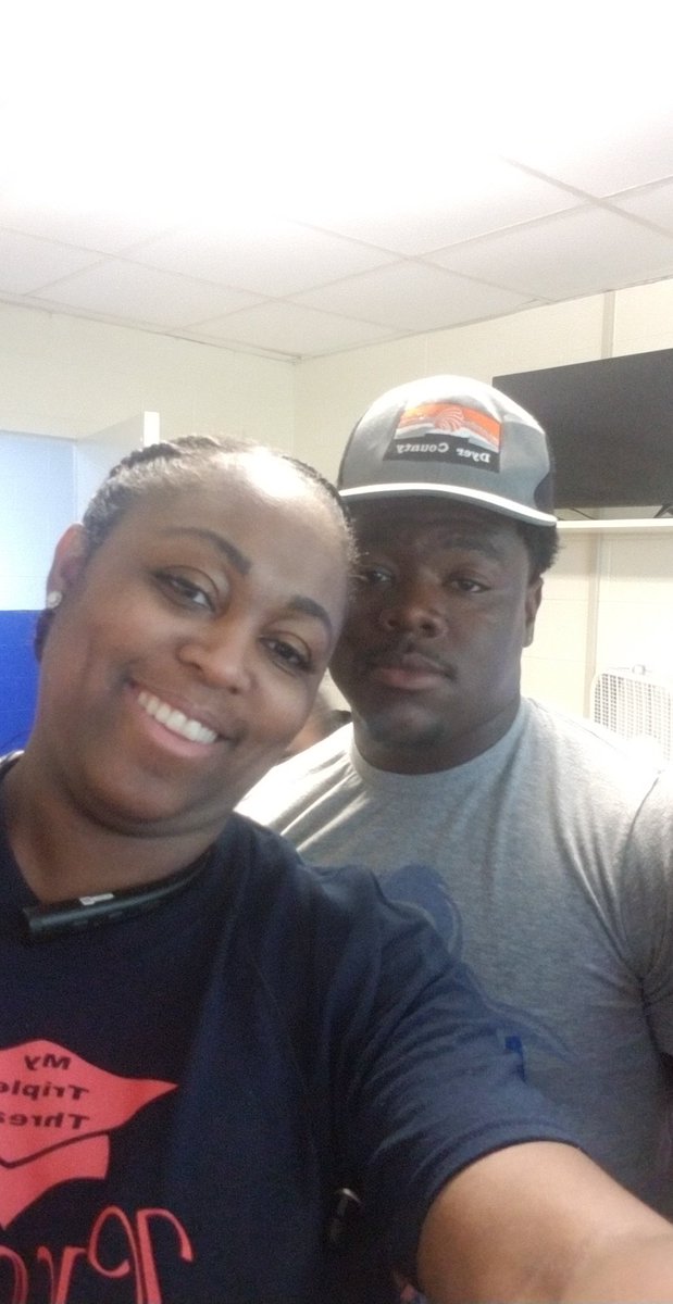 Mychele2627's tweet photo. I'm leaving a piece of my ❤ in KY😭💙Eat up Kidd its Grind Time show up show out kidd Continue to put God 1st Have fun &remember all tht I've taught U I'm so proud of U &all your accomplishments thus far Leave your mark @ LW You're one of the BEST RB🏈 #killamentality @JefhryT https://t.co/7bSoZ0op6U