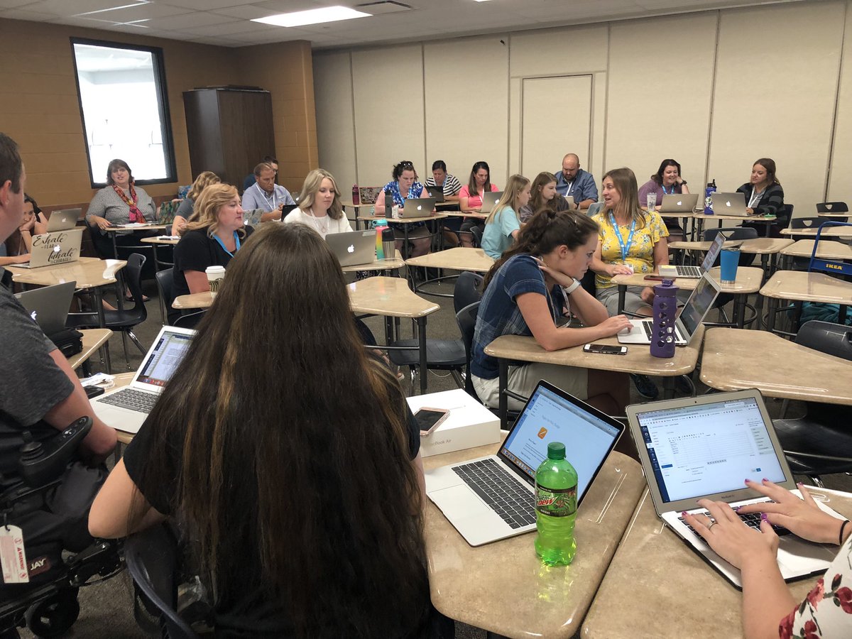 CSDISD's tweet photo. It’s been an amazing #csdtechsummit ! Teachers worked hard learning great teaching strategies and tools. 2019-2020 school year, here we come! #csdistheplacetobe https://t.co/jIjMkiKp6Z