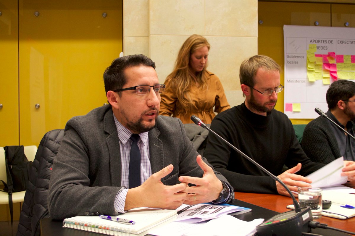 Redmunicc's tweet photo. Alfonso Galarse hablando sobre la experiencia del @MMAChile en la integración de los gobiernos locales en la actualización, implementación y/o monitoreo de los NDC. @Redmunicc @FundacionAVINA
@giz_gmbh @cclimatico @cepal_onu @EUROCLIMA_UE_AL
@iuc_lac @UEenChile https://t.co/pQ1aIj0vQV