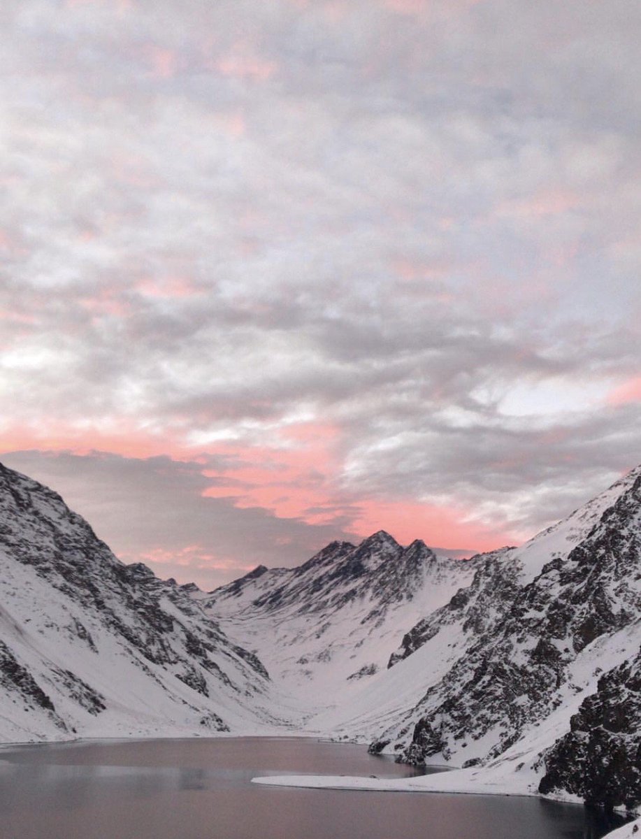 Even when the sky is light with simple colors, it's still stunning!

Photo: @ahbloss