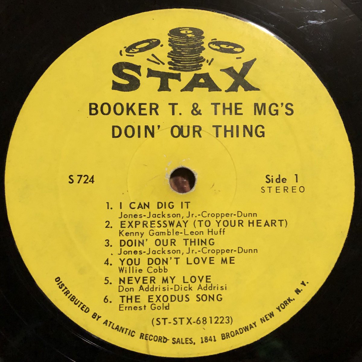 TheLeesOfMemory's tweet photo. #CurrentSpinner #BookerTAndTheMGs #DoinOurThing #StaxRecords (1968) You'd be hard-pressed to find two more worthy ambassadors for pure 1960's @Fender tones than Steve Cropper & Duck Dunn. 💯 https://t.co/MHNS9rTeGy