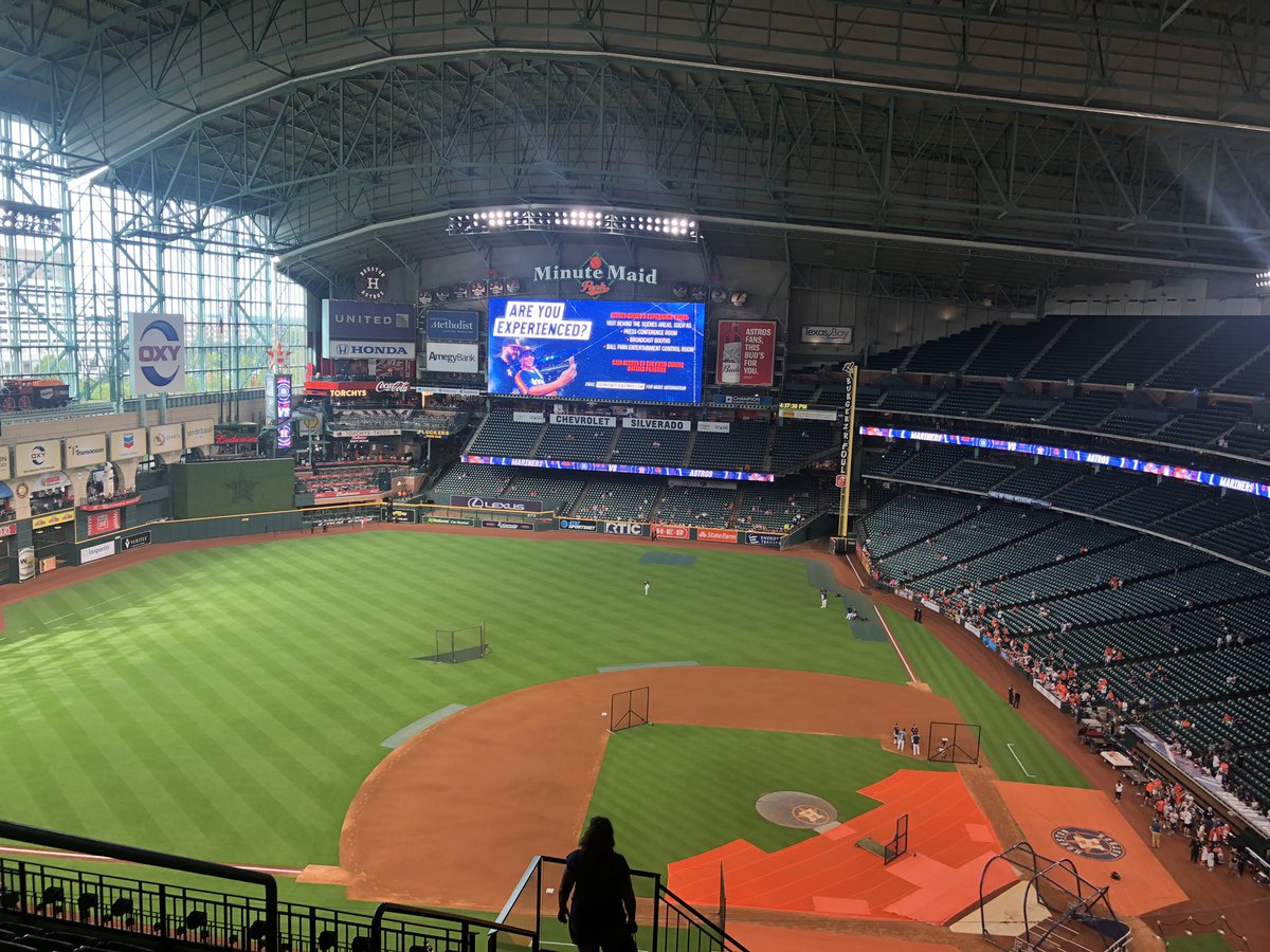 Rasmussen09Dean's tweet photo. Houston vs Seattle today. https://t.co/S8K0NLaVIu