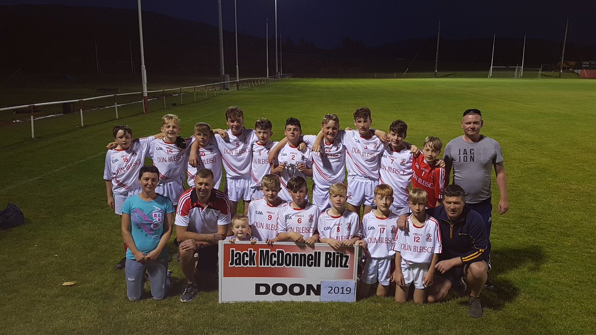 Dun_Bleisce's tweet photo. A great evening of hurling in commemoration of Jack McDonnell this evening in @DoonGaaClub
#UpDoon https://t.co/7olKJ1iLmS