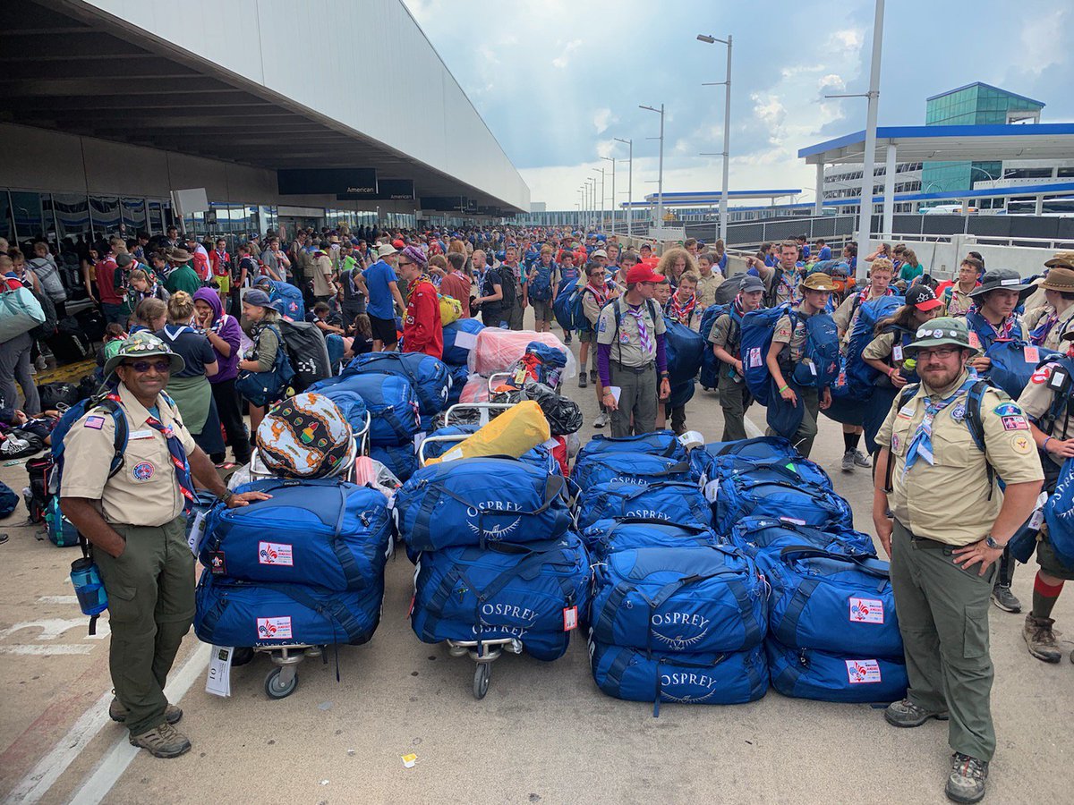 TroopWorld's tweet photo. We are still waiting to get into the airport building. We have been waiting outside for about 2 hours, the rush of people have stalled us to get in. Our flight leaves in about 30inutes and we have still not gotten to the terminal due to the airline service. :(( https://t.co/t5BKeLdtSS