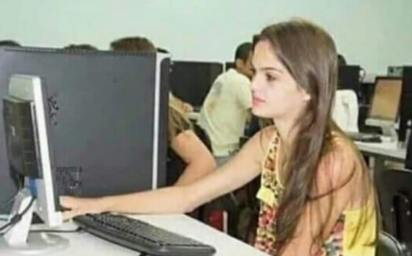 Flantasma1's tweet photo. Yo, esperando que la conversación entre el contexto correcto para usar mi sticker nuevo https://t.co/CoC5ippuse