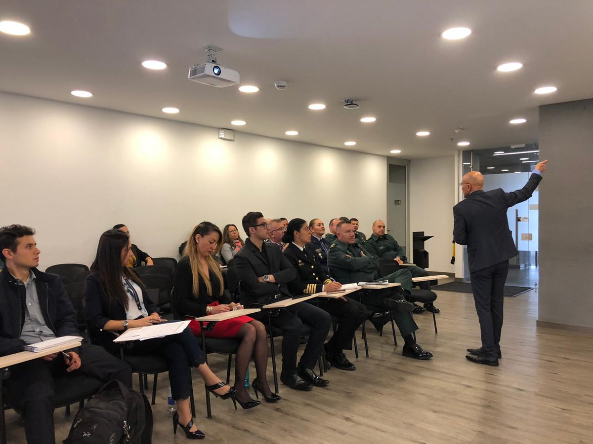 Locknetcol's tweet image. #LocKNet generando conocimientos para establecer mecanismos que permitan salvaguardar, controlar y prevenir incidentes informáticos que comprometan la #Seguridad en 
la Dirección General de Sanidad Militar.