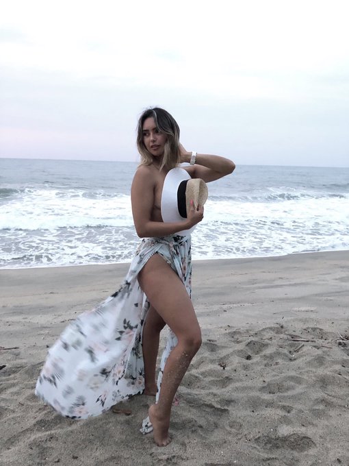 😏 https://t.co/1lEWz4I8N3<a href="/tag/miami"class="tags"><span>#miami</span></a><a href="/tag/miamibeach"class="tags"><span>#miamibeach</span></a><a href="/tag/vacations"class="tags"><span>#vacations</span></a>